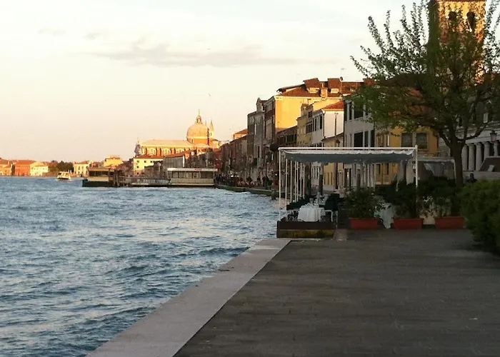 Venice Home Отель типа 