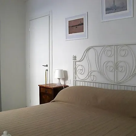 לינה וארוחת בוקר Venice Home 4*