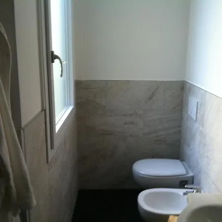 לינה וארוחת בוקר Venice Home ונציה