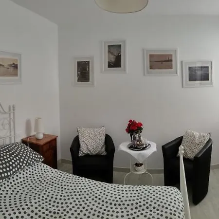 Oda ve Kahvaltı Venice Home