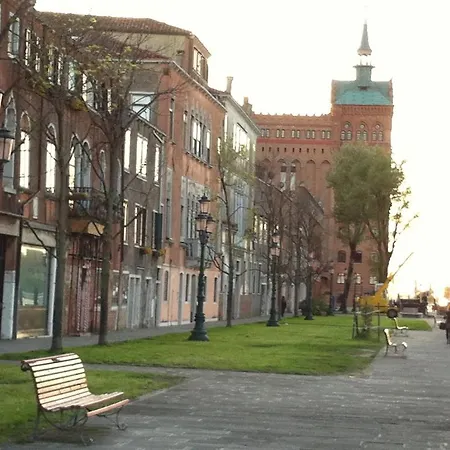 Venice Home Oda ve Kahvaltı 3*